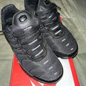 Nike air max youth size 5.5y